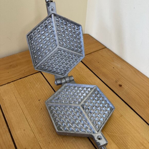 Batirex Waffle Iron Long Handles Vintage Kitchen Tool France Camping - Picture 7 of 9